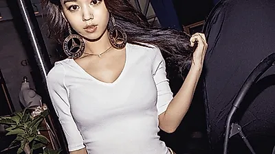 [스타☆톡] 넥센 PO 진출은 김희정 시구 덕? 김희정, 유니폼 속 독보적인 섹시함… 수영복 근황까지