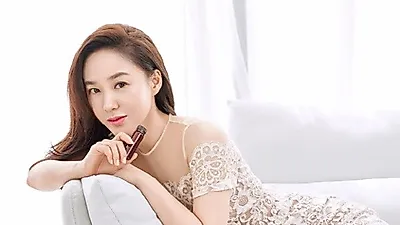 볼륨감 넘치는 동안 피부, 배우 박주미가 추천하는 피부탄력 비결