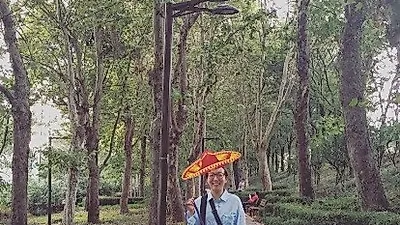 정인, 반려견과 평화로운 산책길 "머리가 너무 이상하게 나왔다고 찡찡"
