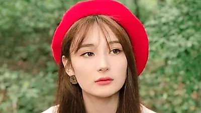 가수 라나, 남다른 비주얼에 나이 및 국적은? 소주를 컵에 물처럼 '벌컥벌컥'