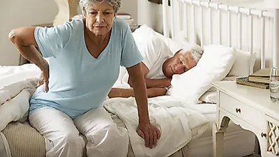 왼쪽, 오른쪽 등 통증이 의심되는 병...등 뭉침 가볍게 보고 넘기지 말아야