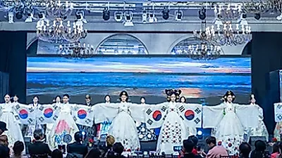 [포토뉴스] '사랑해요대한민국 송년의 밤', "감탄이 절로 나오는 태극기 한복의 울림"