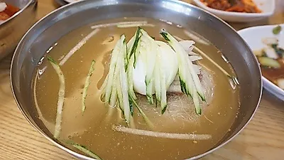 송도 센트럴파크 맛집, 시원한 송도 냉면과 쫄깃한 수육 선보여