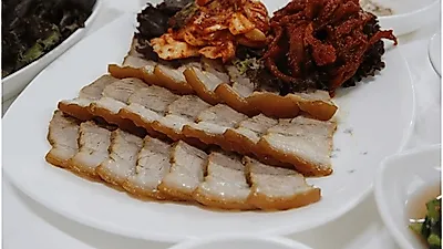 여름철 별미로 제격인 명태회 막국수로 입소문난 속초 맛집 '김삿갓 막국수'