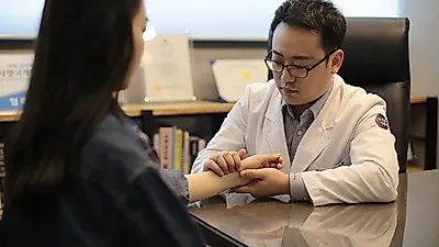 렌터카 여행객 교통사고 급증… 후유증 치료로 한의원이 도움될 수 있어