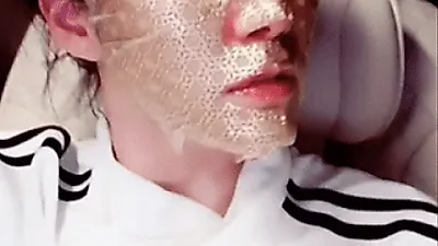 "촬영 전 여배우의 피부 관리 비결?" 전혜빈의 무결점 동안 피부