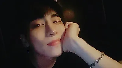 "언제까지나 널 기억할게" 故종현, 떠나보낸지 어느덧 1년…멈춰버린 인스타그램에 팬들 댓글 이어져
