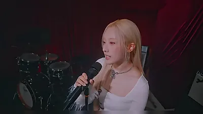 Haseul lanza el video de la pista ‘Afterglow’ con una atmósfera onírica