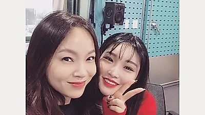 가수 왁스, SNS에 포착된 근황! 알고 보니 '연예계 마당발' 방송 뜸해서 몰랐는데 남모르게 열일 중?