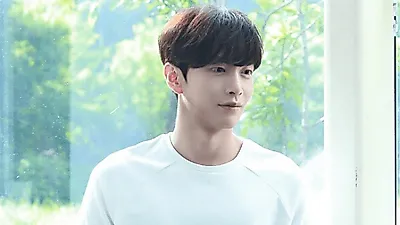 [스타☆톡] 뷰티인사이드 이민기, 새로운 키스장인 등극? '덮민기' 촬영현장 비하인드컷…현실남친 설렘폭발