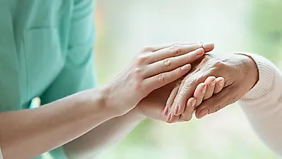 재직자 신청도 가능해,  내일배움카드 써서  많은 것을 배울 수 있어…  사회복지사 외에도  다양한 종목 있어