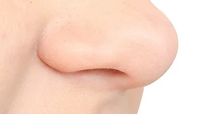 피지분비가 많이 되는 코에 발생하는 코 '블랙헤드제거' 방법
