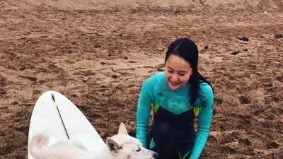 윤진서, 반려견과 즐거운 서핑 "그냥 웃지요"