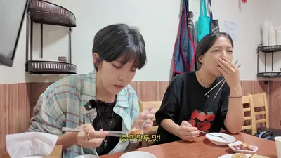 Na-young hace un tour por 3 lugares de mandu... ¿Cuál es su menú favorito?