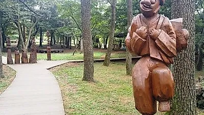 절물자연휴양림, 길목마다 들어선 낭하르방