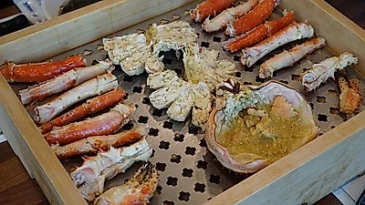 강원도에서 최대 규모로 대게 유통하는 신대게나라에서 제철 살이 꽉찬 대게 맛볼 수 있어