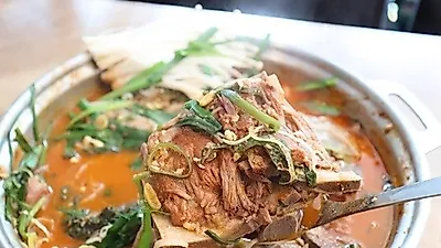 강릉 맛집 경포대 맛드린, 강릉 여행 중 즐기는 감자탕, 곱창내장전골, 소목갈비탕 선봬