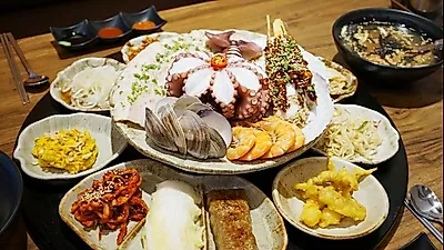 가을철 입맛 사로잡을 일산 맛집, 푸짐한 한 상차림 대왕해물문어보쌈