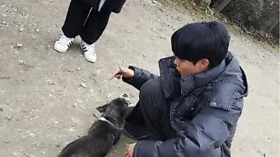 류준열, 강아지와 한바탕 즐거운 시간 '훈훈한 모습'