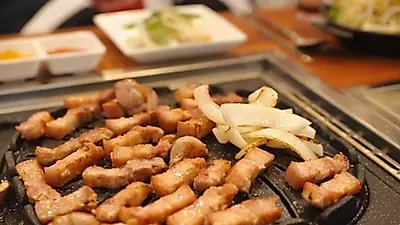 '그때그집 도두', 사장님 노하우로 맛있게 구운 흑돼지구이 맛볼 수 있어… 효리네민박맛집