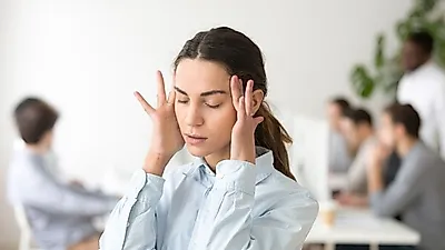 누워 있다가 일어날 때, 갑자기 어지럽다면… '기립성 어지럼증' 원인은 '저혈압'이라고?