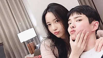 한서희, 인스타그램서 정다은과 키스를 부르는 입술, 나이차이는?
