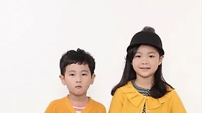 키즈모델선발대회 출신의 아역배우 이소민, 박서준 개나리 같은 밝은 미소로 화사한 화보 촬영 마쳐