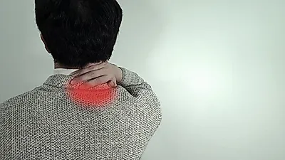 "극심한 어깨통증 걱정 말자!" 오십견…이것 생활화하면 수술없이 통증 완화돼