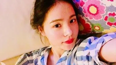 민효린, 반려묘 품안에 안고 평화로운 일상