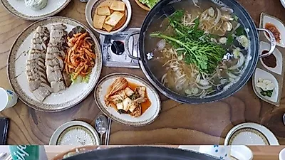 꽃지해수욕장 물놀이 후 여유로운 외식...태안 안면도 맛집 '전통딴뚝칼국수'