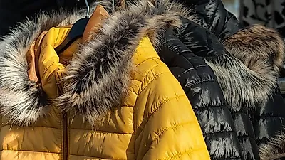 [생활정보] 오리털잠바 세탁소에서 못빨면 빨 때 중성세제 사용하자…  빨래만 잘해도 옷 수명 늘어