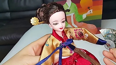[☞핫키워드] '미스터선샤인' 애기씨도 연지인형으로?…가격대는 천차만별 바비인형 옷 입히는 재미