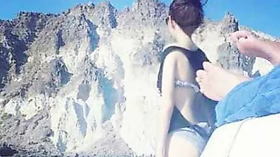 젤리피쉬와 전속계약 조혜정, 백옥피부 뒤태...파란 바다를 바라보는