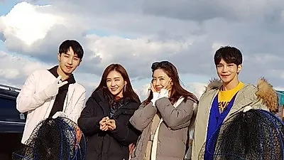 플레이제이, SBS CNBC 유행백서 공서영 김주희 아나운서와 찰칵! 스페셜게스트로 인증샷 공개