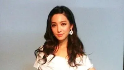 아버지가 이상해 이유리, 매혹적 쇄골+한줌 개미허리 자랑 '무보정이라니...'