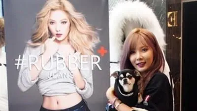 현아, 유기견 입양 장려 캠페인 참여