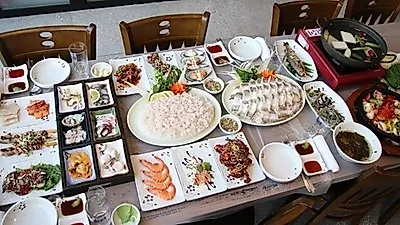 여수 맛집 '나폴리횟집', 밤바다 야경과 함께하는 자연산 회 선보여