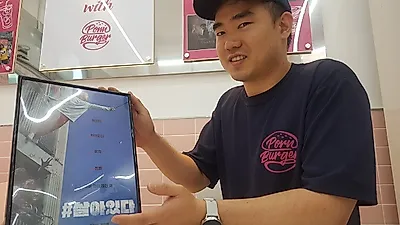 ‘100만 돌파’ 화제의 ‘#살아있다’, 유명 ‘폰버거’의 응원 받고 ‘승승장구’