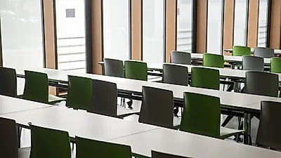 "청년 신용불량자 만드는  학자금 대출 금리 인하"