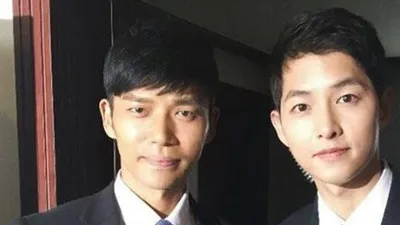 지승현, 송중기와 극강 비주얼 과시하며...훈훈한 투샷