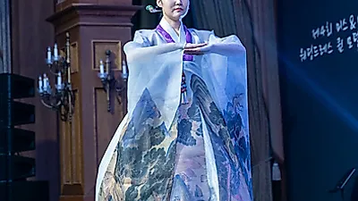 [포토뉴스] '사랑해요대한민국 송년의 밤' "한 폭의 수묵화가 그대로 한복에"