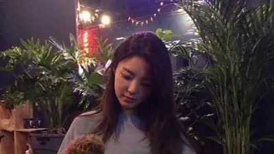 엄현경, 반려견 푸딩과 불토 보내는 중 '트윙클'