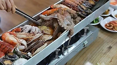 제주 애월 전복해물탕 맛집 '그마니네', 다양한 해산물음식 선보여