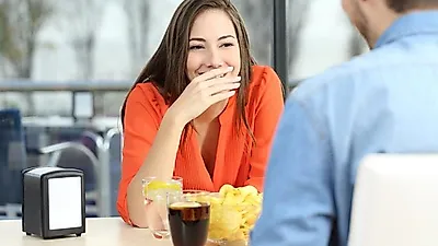 첫인상 감점 요소 '누런이', 치아 미백 통해 호감형으로 거듭나자