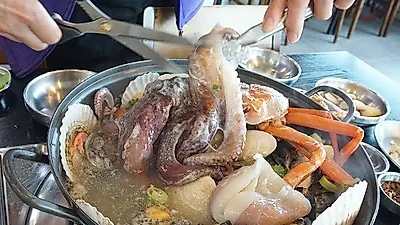 속초여행 떠나기 좋은 가을, 속초 맛집으로 유명한 '홍대포' 속초점에서 해천탕으로 든든한 식사 가능해