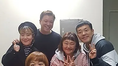 김민기, 살 쪽 빠진 새신부 홍윤화와 한 몸인듯? 어딜가도 붙어 있는 닭살 부부