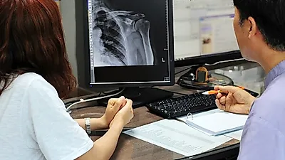 [교정치료] '오십견', 제대로 알기만 해도 낫는다?