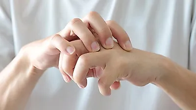 손가락마디통증 나의 병명은? 류마티스관절염 vs 방아쇠수지증후군 vs 퇴행성관절염 증상 비교해보니