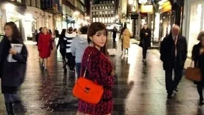 박봄, 고속도로급 쭉 뻗은 매력...하의실종 각선미 뒤태