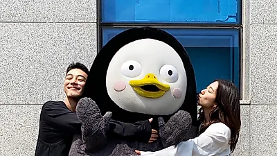 ’#살아있다’ 주역 유아인-박신혜, 펭수와 특급 콜라보 예고! ‘자이언트 펭TV에서 만난다’